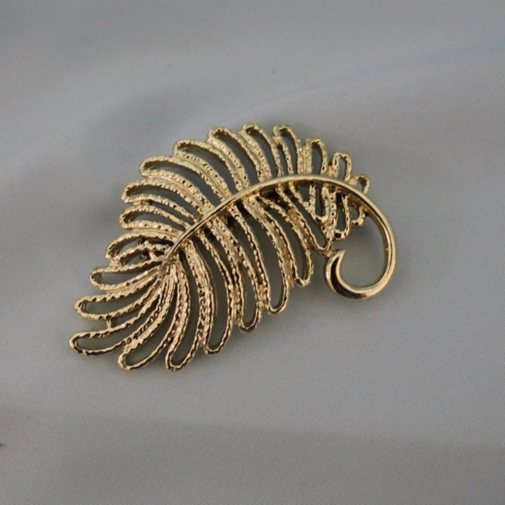 11. Gerry's Gold Leaf/Feather Pin
